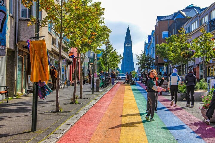 Verano en Islandia 2027: festivales, luz eterna y Reikiavik en fiesta