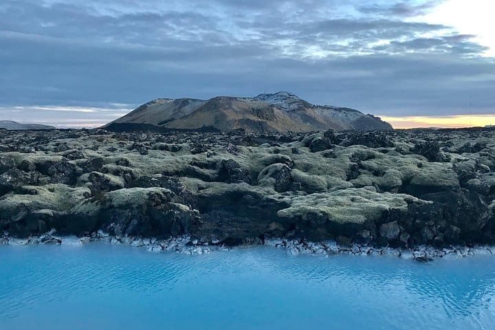 Tour privado de lava, cráteres y aguas termales
