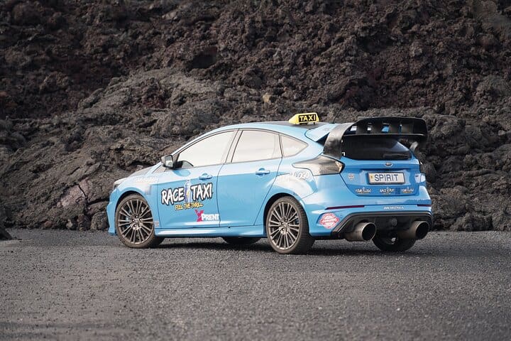 Traslado privado al aeropuerto en el único taxi de Islandia